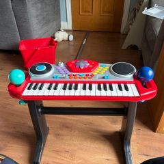 toy keyboard & stool
