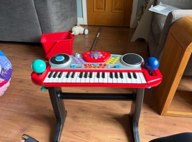 toy keyboard & stool