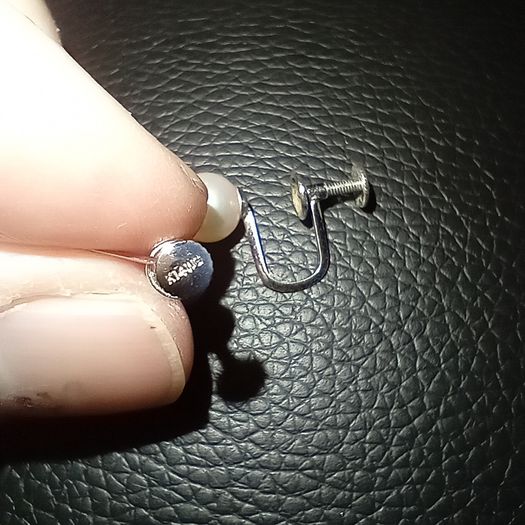 14k Solid Gold with real fresh pearl
