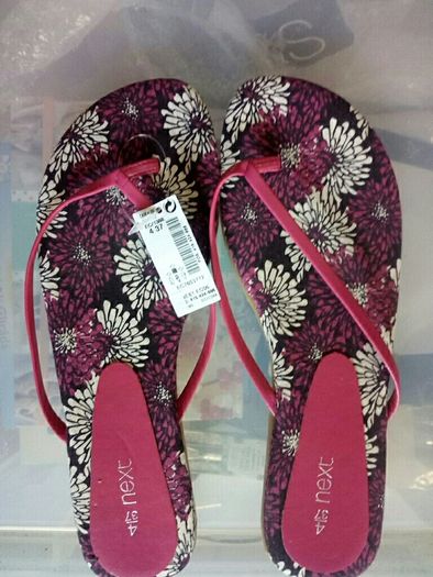 BNWT Pink LEATHER Strap flipflops