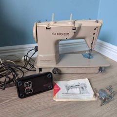 SINGER 401G Vintage Sewing Machine