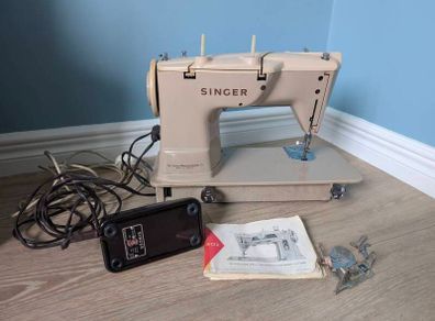 SINGER 401G Vintage Sewing Machine