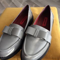 Reduced to 20 euros Linden Rebel Pair of grey patent shoes with bow worn once size 6 and half