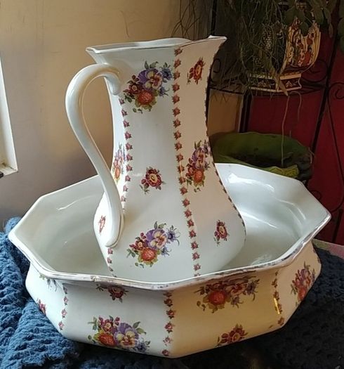 1900- 1924 Hollinhead & Kirkam very large EwerJug & Basin