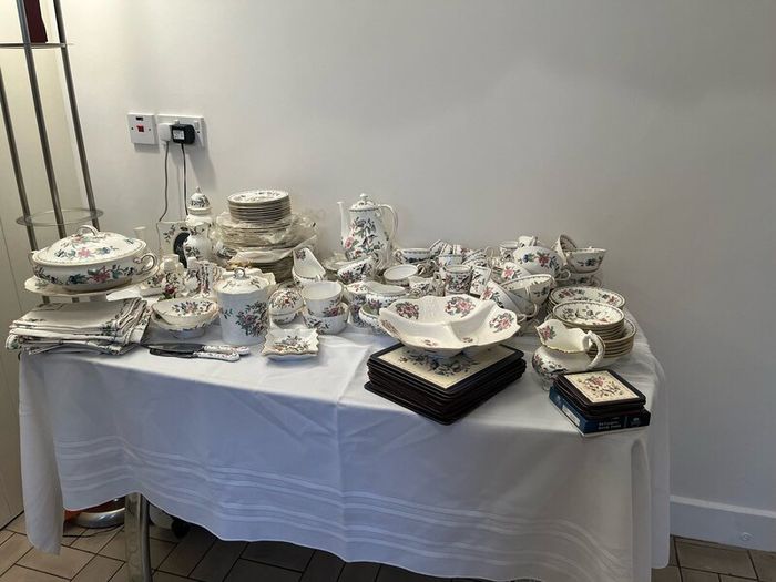 Aynsley dishes.Pembroke.Sold in total.