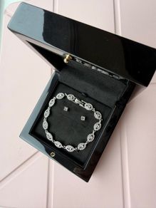 Jewerelly set Givenchy bracelet and earrings