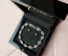 Jewerelly set Givenchy bracelet and earrings