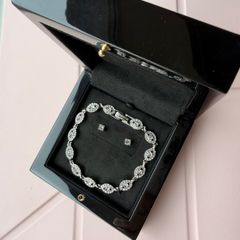 Jewerelly set Givenchy bracelet and earrings
