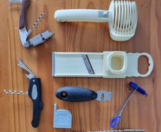Small kitchen appliances, sale all set, in good condition.