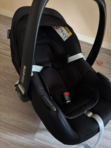 Maxi-Cosi CabrioFix and isofix base