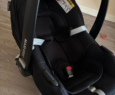 Maxi-Cosi CabrioFix and isofix base