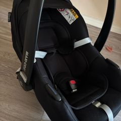 Maxi-Cosi CabrioFix and isofix base