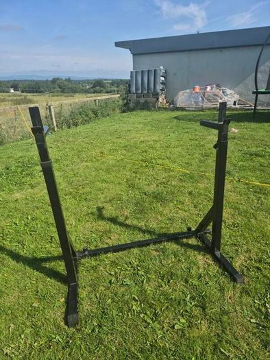 squat and bench press rack