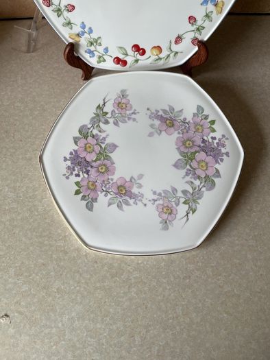 Royal Tara 2?Hexagonel Cake plates as New
