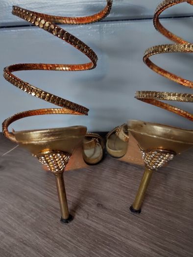 gold snake heels size 2-2,5 worn twice