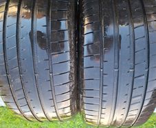 2x 255/40/18 Goodyear
