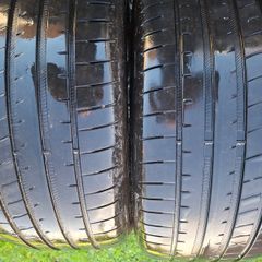 2x 255/40/18 Goodyear