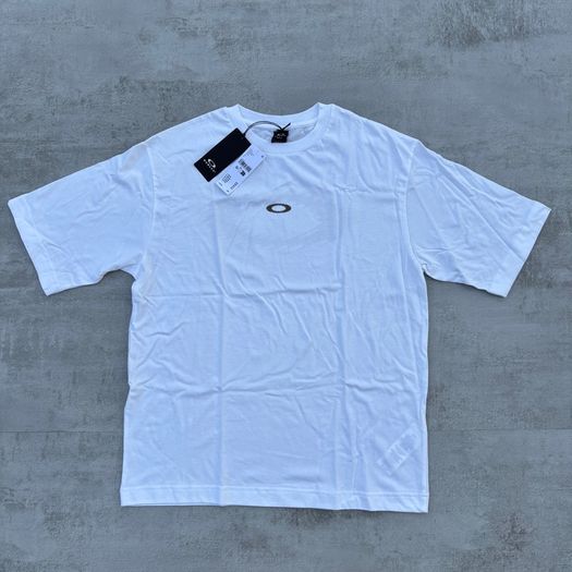 oakley T-shirt