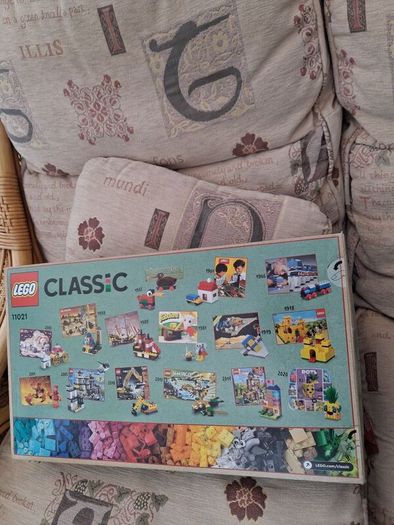 Lego 11021 90 years of play classic brick box Sealed