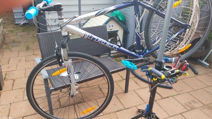 trek hybrid  serviced