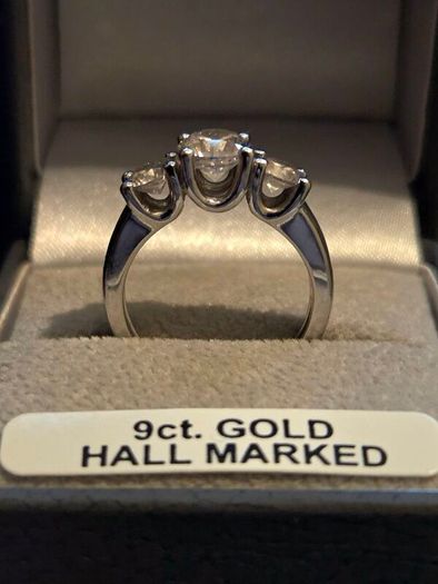 9ct White Gold Ring