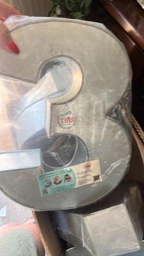 Number tin large sizes . Brand new unused  all numbers
