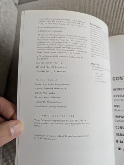The Uzi Submachine Gun - Chris McNab - Osprey Weapon 12 - 2011 First Edition