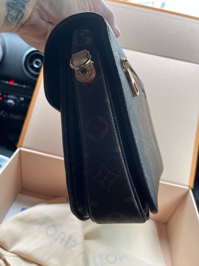 Louis Vuitton Pochette Metis handbag