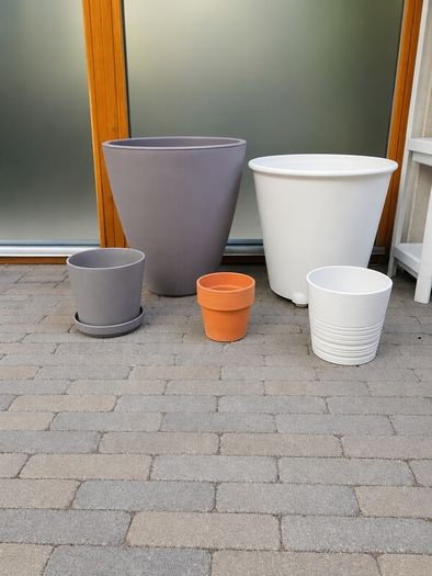 Set of 5 plant pots/planters
