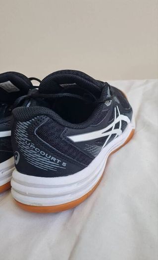 asics upcourt 5 Size 4.5 eu 38 black leather in excellent condition