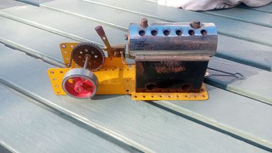Meccano steam engine