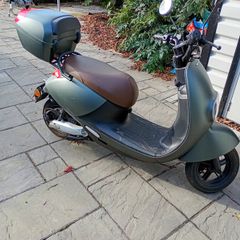 Electric moped