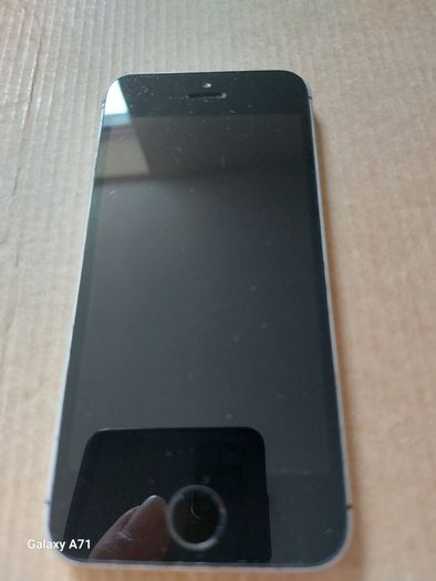 Apple Iphone SE, Space Grey, 32GB, with Battery Pack Case for Great protection, excellent condition