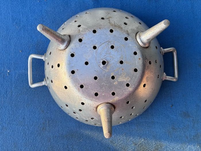 vintage Falconware footed sputnik atomic colander sieve