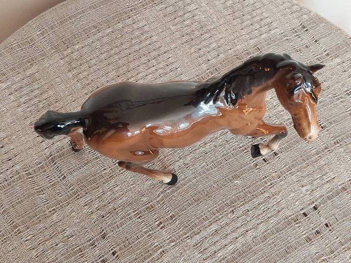 Vintage Royal Doultot porcelain horse. new in the box.
