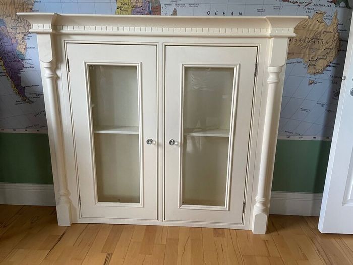 Wall display cabinet
