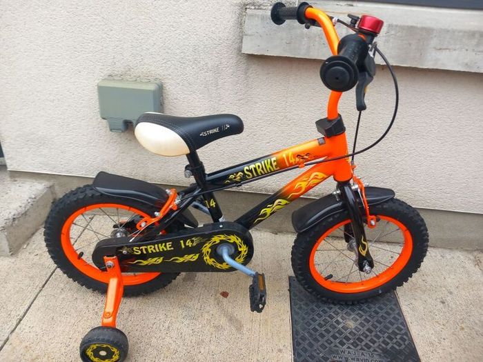 Kids strike bike size 14 inch wheels