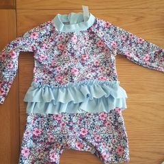baby clothes 6-9M ( add 3)