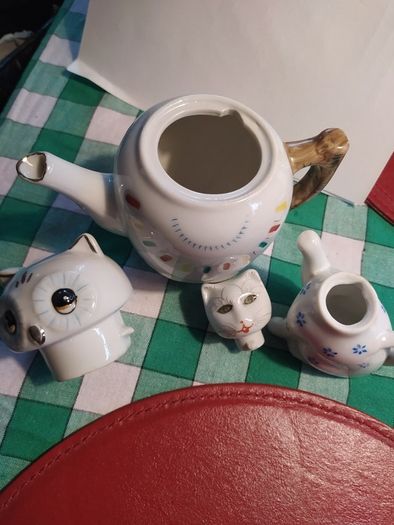 Vintage Chinese Owl & Pussycat, teapot & creamer