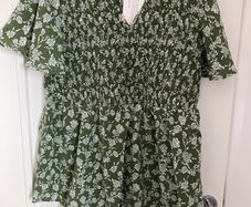 Ladies Top size 22-24 brand new