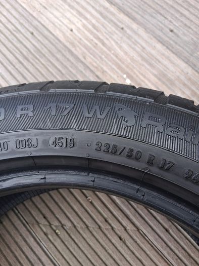 2 tyres Uniroyal rainsport 225/50/17 60 euros