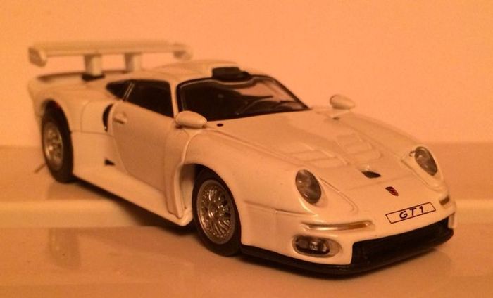 DeAgostini Porsche 911 GT1 1/43