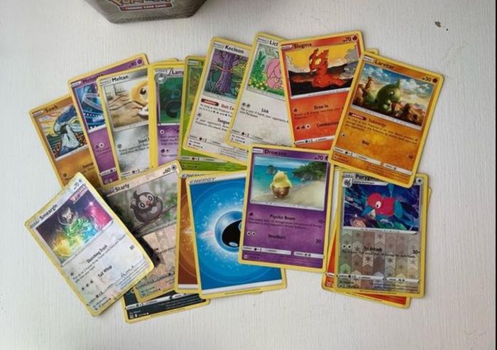 20 Pokemon Cards,Game & Tin