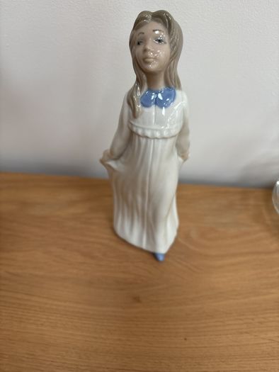 Tengra Valencia Spain Porcelain Figurine Girl with Robe