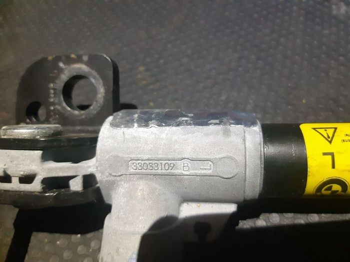 BMW Seat Belt Latch Buckle Tensioner 33033109b
