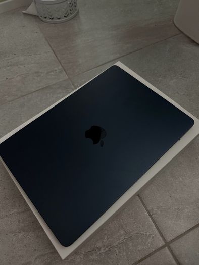 macbook air m2 midnight (2022)