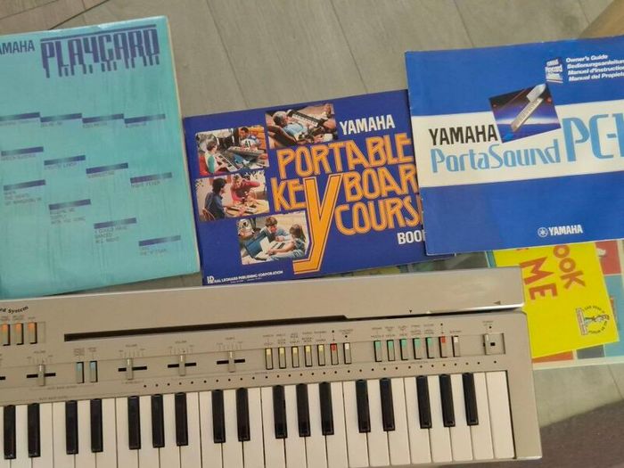 Rare Yamaha PortaSound PC-100 with original box and playcards