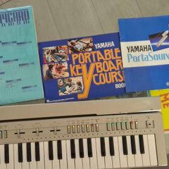Rare Yamaha PortaSound PC-100 with original box and playcards
