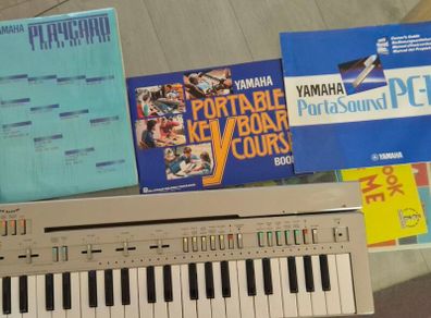 Rare Yamaha PortaSound PC-100 with original box and playcards