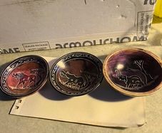 African Safari Animal Soap Stone Bowls Trinket Dish Painted the large one toAfrican Safari Animal Soap Stone Bowls Trinket Dish Painted the large one to right is 15.00 euro the smaller 2 is 10.00 euro each.